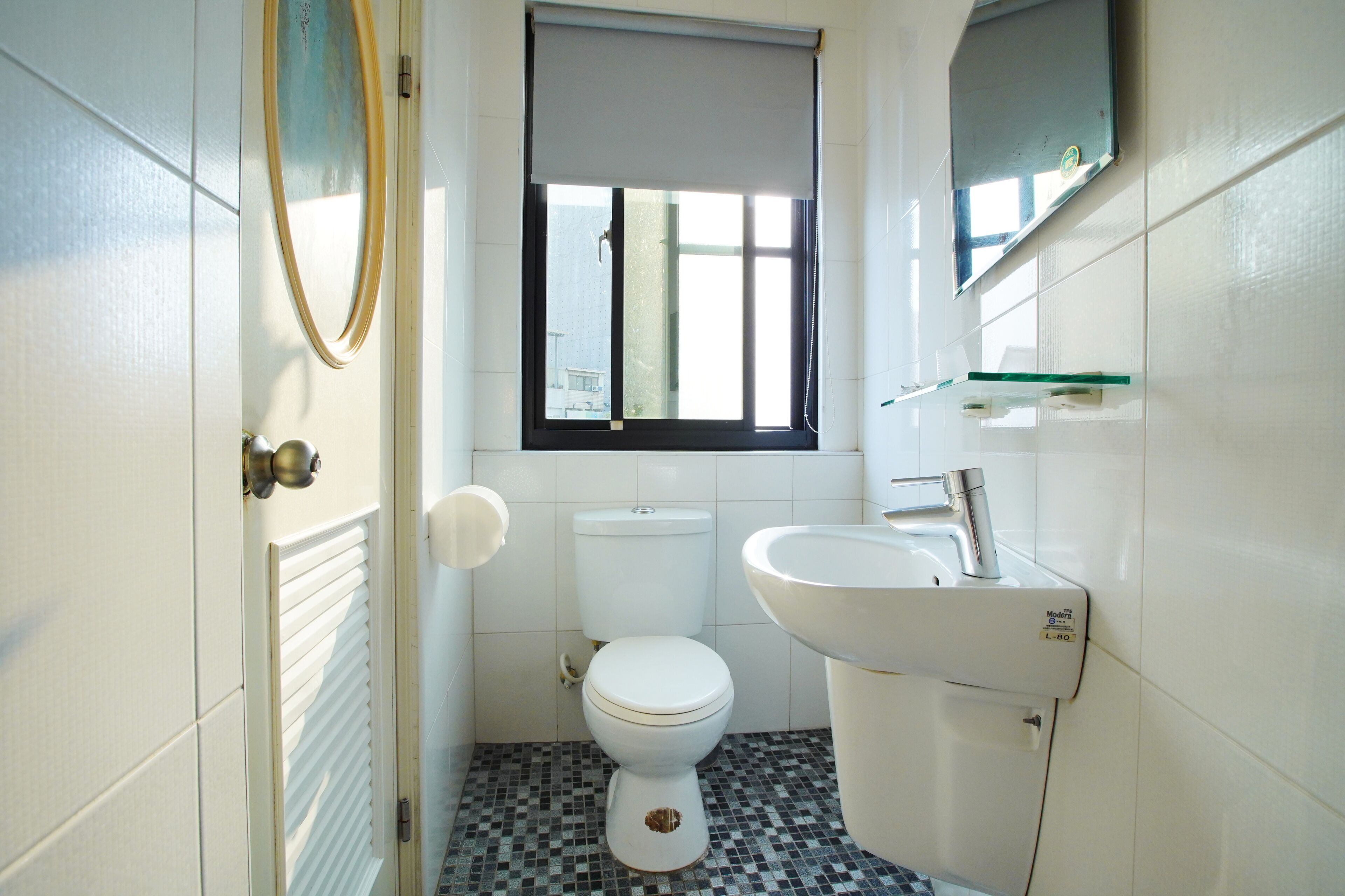 standard double room | bathroom | shower, free toiletries, hair dryer, slippers