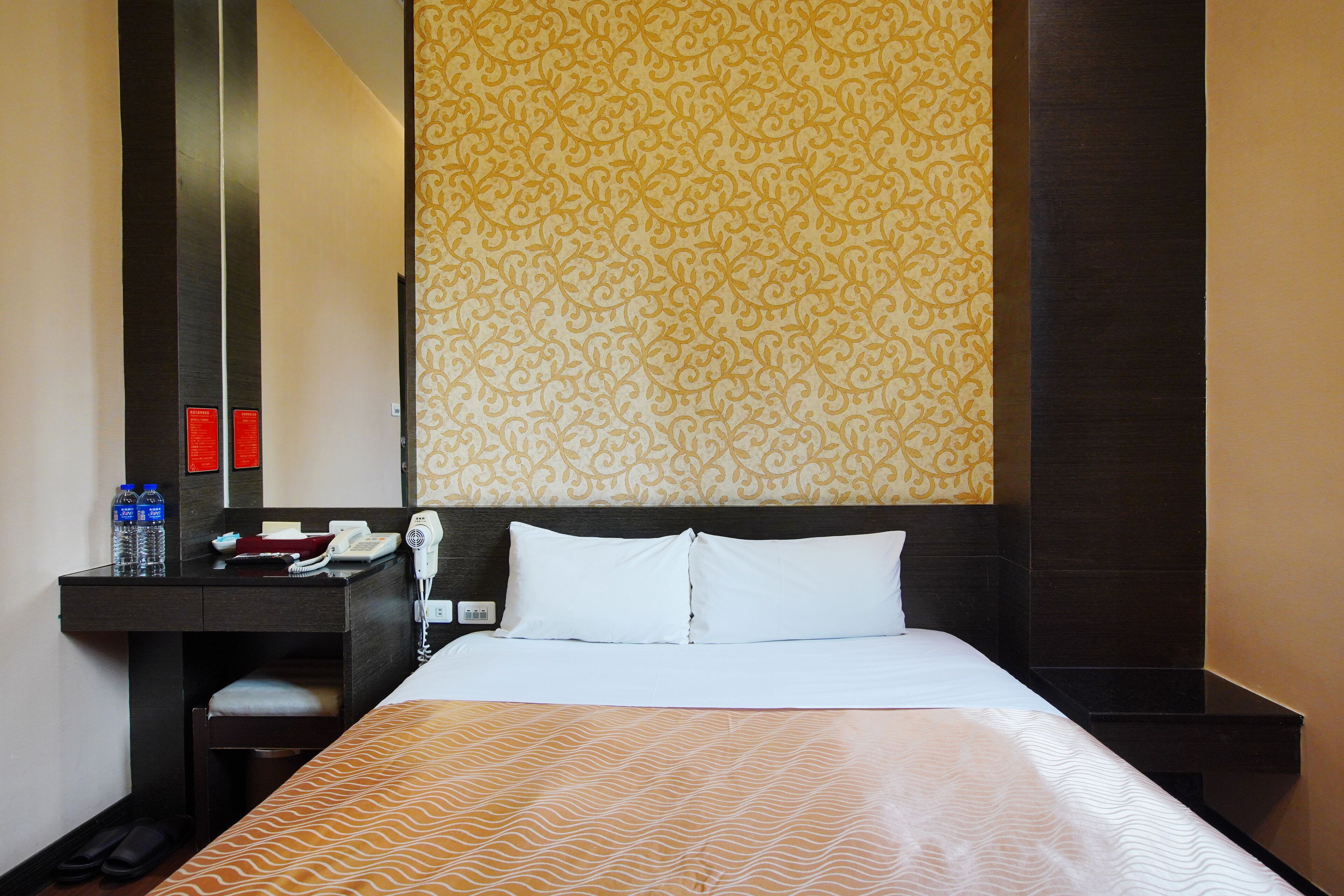 business double room | 1 bedroom, desk, blackout curtains, rollaway beds