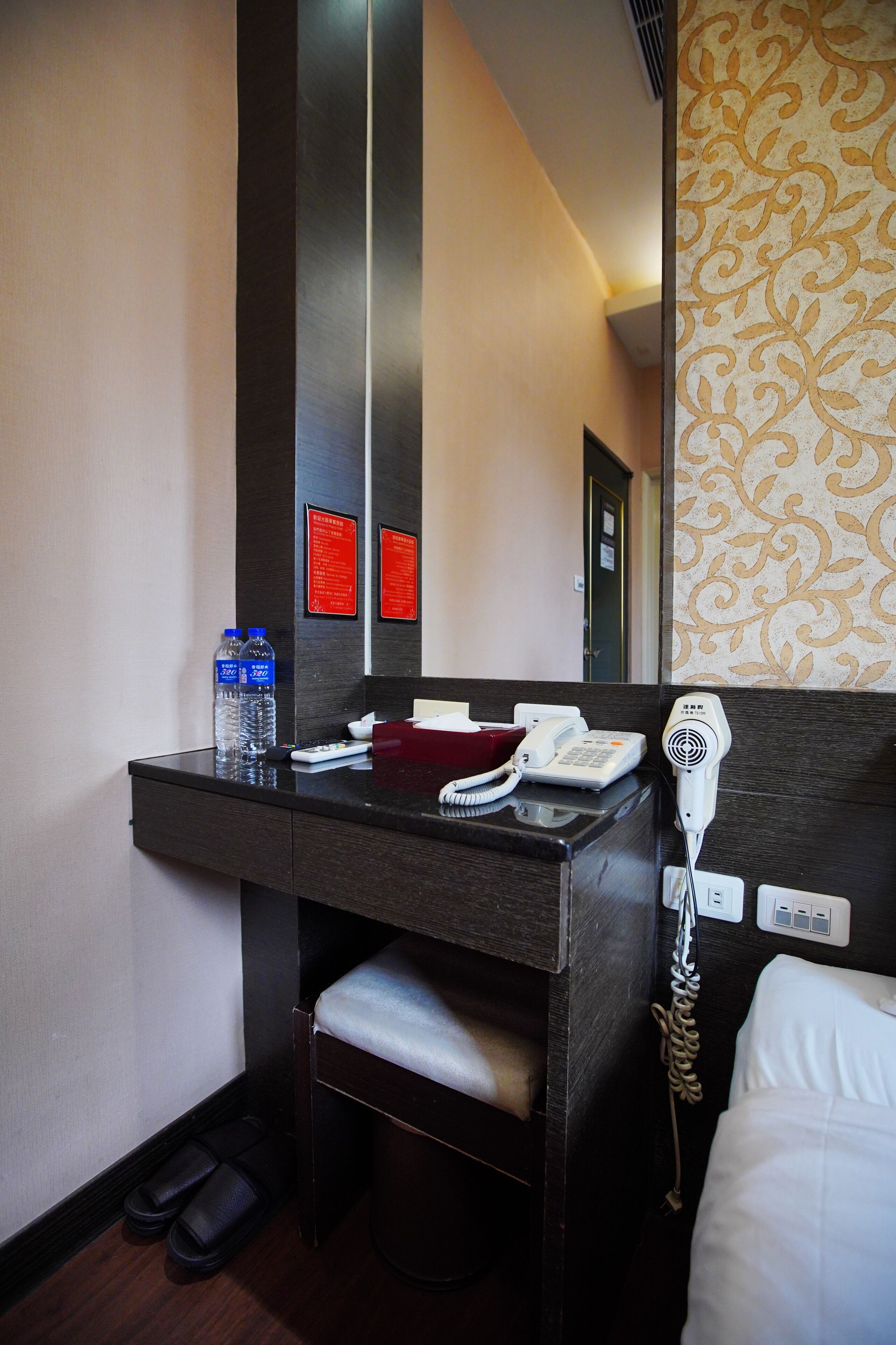 business double room | 1 bedroom, desk, blackout curtains, rollaway beds