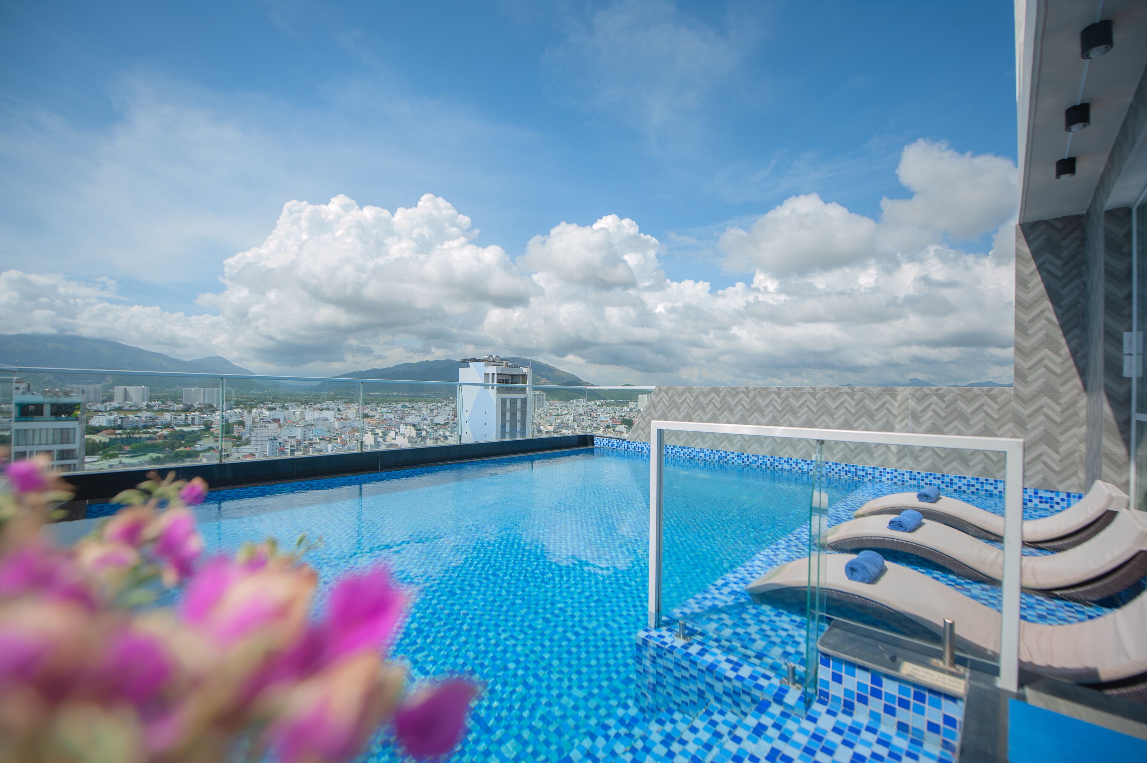Khách sạn Meriton Hotel ở Nha Trang Khánh Hòa