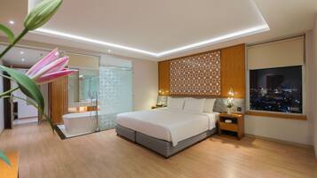 Premium Room | Minibar, in-room safe, desk, blackout curtains