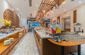 Breakfast buffet - Le's Cham Hotel (Nha Trang)