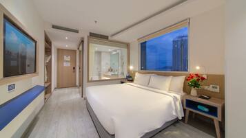 Senior-Studiosuite | Minibar, Zimmersafe, Schreibtisch, Verdunkelungsvorhänge