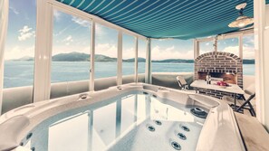 11 PY Spa Room | Private spa tub