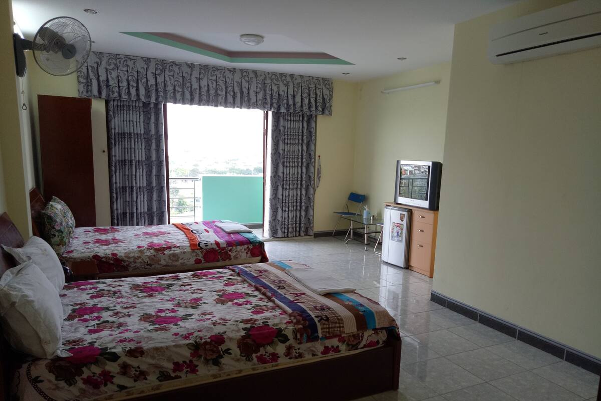 Standard Family Room | Bàn, truy cập Internet không dây miễn phí, bộ trải giường 