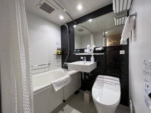 Chambre Double Standard | Salle de bain | Ensemble douche/baignoire, articles de toilette gratuits, sèche-cheveux