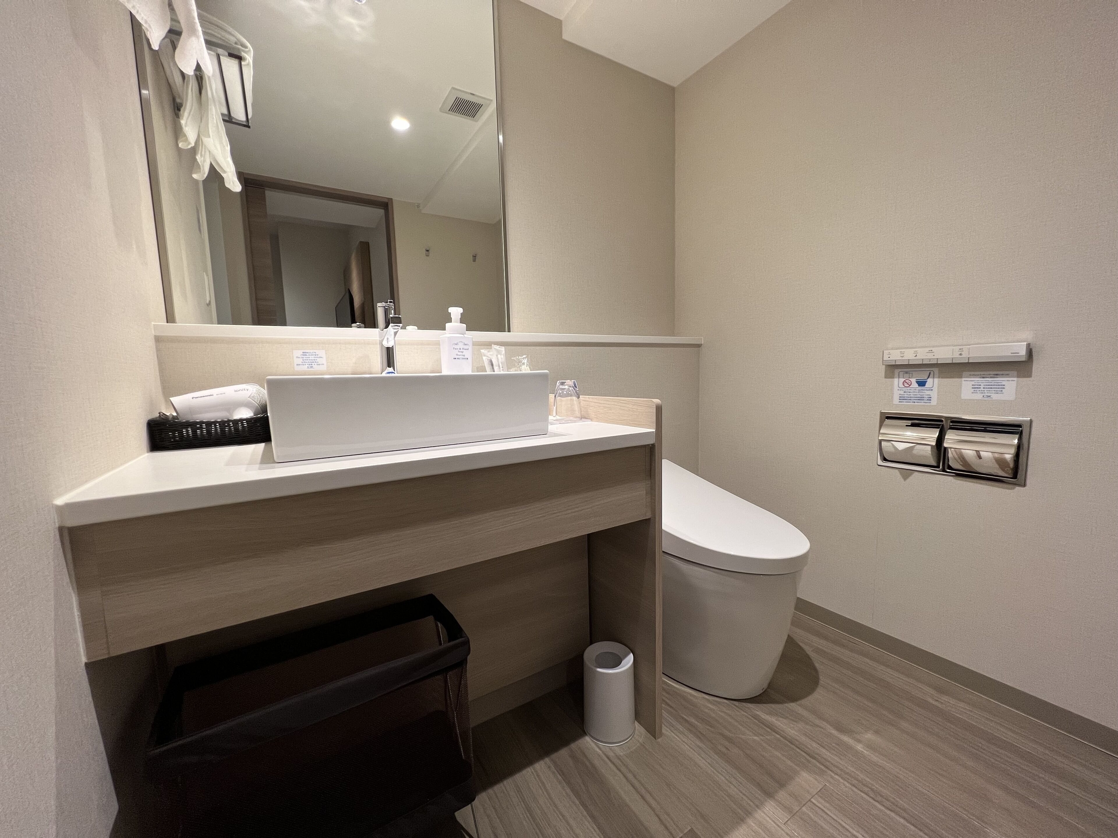 ex double room | bathroom | combined shower/bathtub, free toiletries, hair dryer, bathrobes