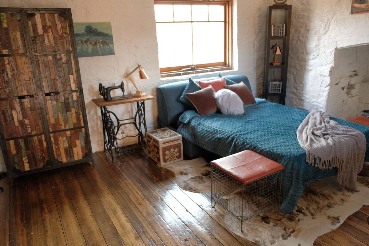 Habitación doble Royal, 1 cama Queen size, para no fumadores, vista al patio | Decoración personalizada, muebles diferentes y wifi gratis