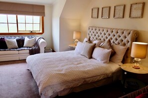 Habitación triple Confort, para no fumadores, vista al valle | Decoración personalizada, muebles diferentes y wifi gratis