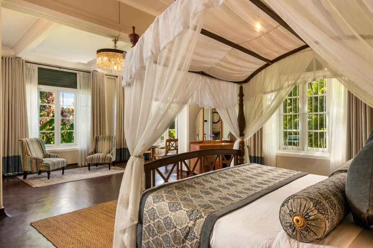 Superior Double Room | 1 bedroom, in-room safe, desk, iron/ironing board