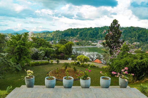 Front of property - Castle Hill Bungalow (Kandy)