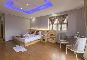 Deluxe Double Room | Minibar, desk, blackout drapes, iron/ironing board - Hotel Mya Yar Pin (Kalaw)