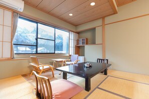 Quarto quádruplo tradicional (Japanese Style) | Cofres nos quartos, Wi-Fi de cortesia, roupa de cama