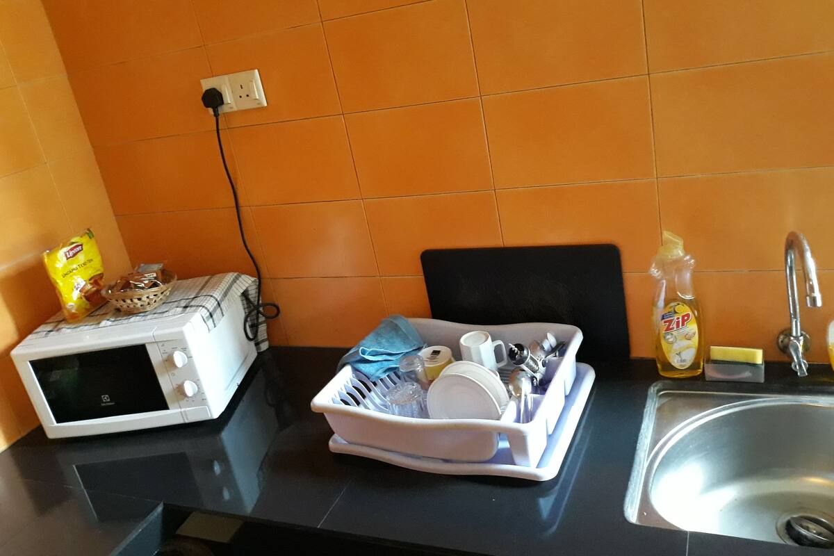 Full-sized fridge, microwave, stovetop, coffee/tea maker