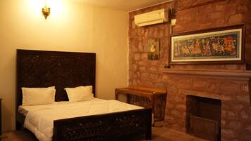 Quarto casal ou duplo clássico | Individualmente decorados, individualmente mobiliados, escrivaninha