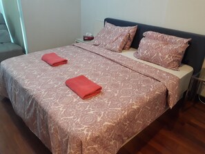 Executive Studio | Living room | LED TV