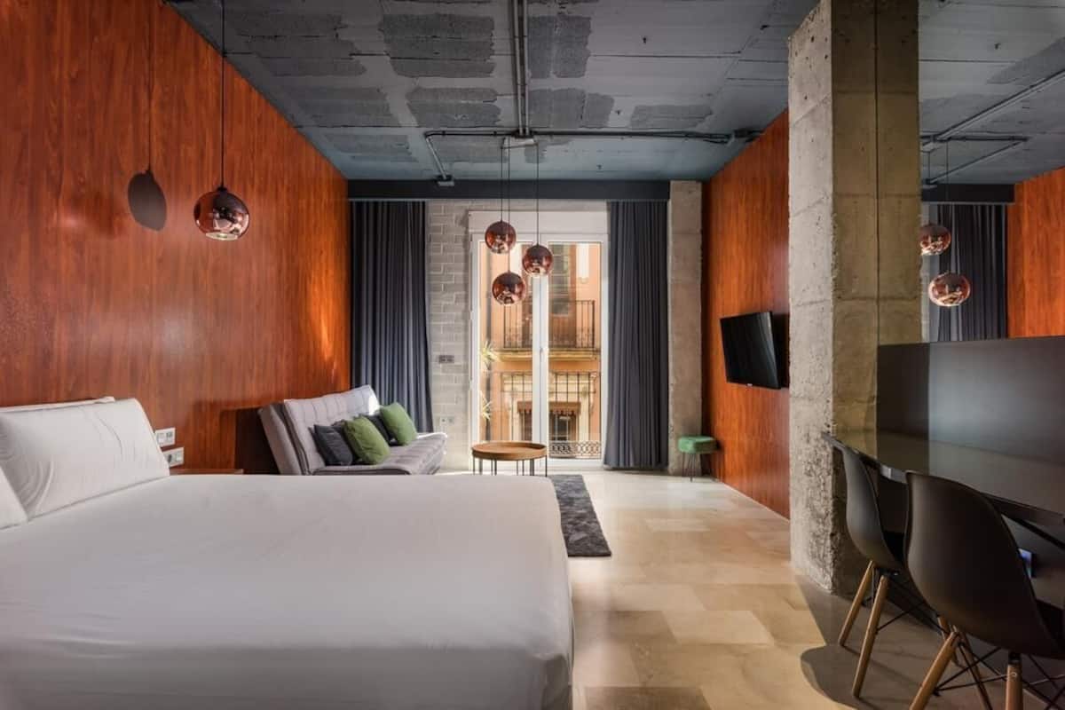 Suite estudio Deluxe, 1 cama Queen size y sofá cama, vista a la ciudad | 2 habitaciones y sábanas de algodón egipcio