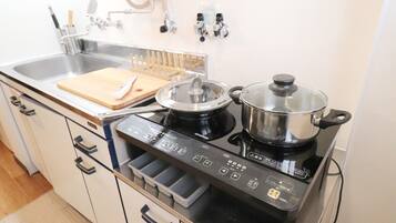 Apartment, Non Smoking | Private kitchenette | Fridge, microwave, stovetop, electric kettle