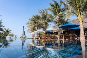 2 outdoor pools, sun loungers - Stelia Beach Resort (Tuy Hoa)