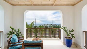 Stelia Residences 2 Bedroom Ocean View with Private Pool | Terraço/pátio