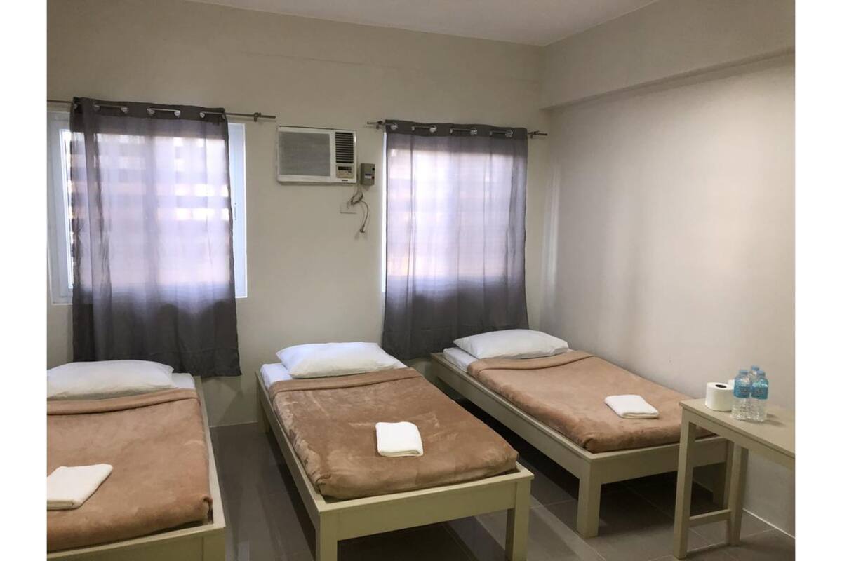 4 habitaciones, escritorio, insonorización y wifi gratis