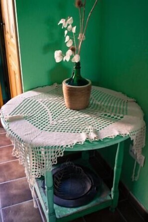 Microwave, kompor, mesin pembuat kopi/teh, dan pemanggang roti