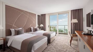 Tomannsrom – superior, anneks | 1 soverom, minibar, safe på rommet og skrivebord