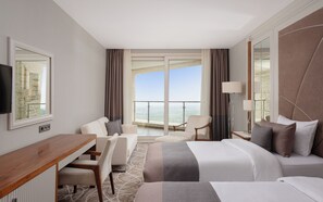 高级双人房或双床房, 山景 | 1 多间卧室、迷你吧、客房内保险箱、办公桌