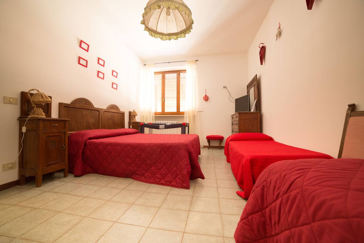 Habitación triple clásica, 1 habitación | Ropa de cama de alta calidad y camas con efecto memoria