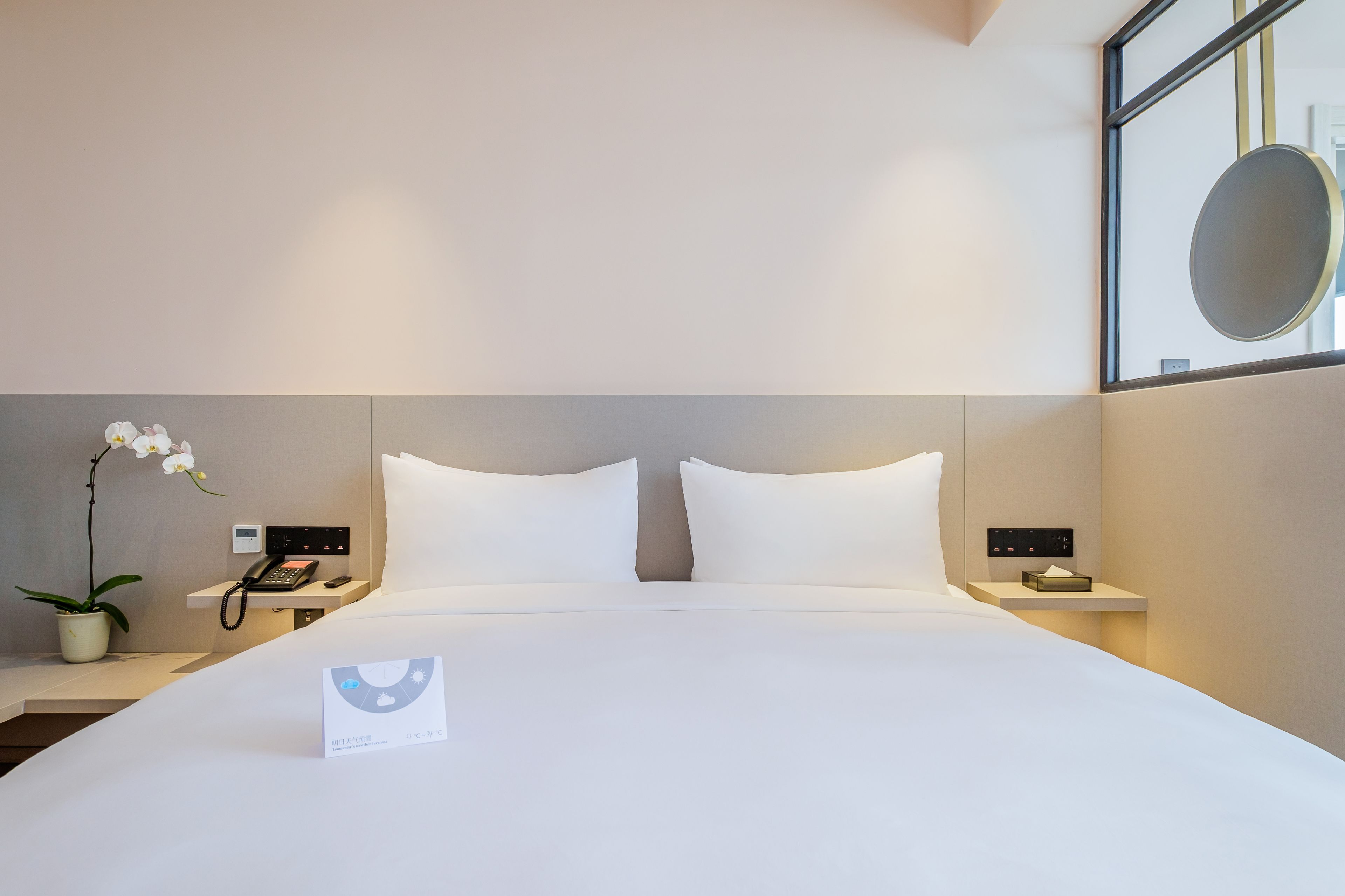 deluxe double room | minibar, in-room safe, desk, blackout curtains