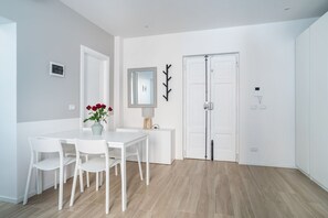 Studio | In-room dining - San Petronio Central Studio (Bologna)