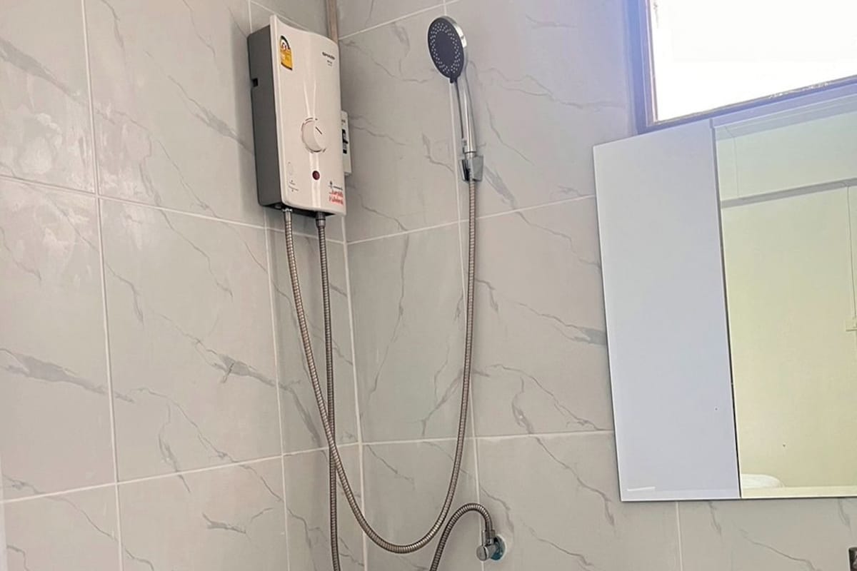 Salle de bain | Douche, douche cascade, articles de toilette (gratuits)