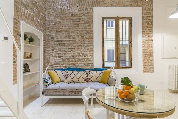 Maisonette, 1 Schlafzimmer | Wohnbereich | Flachbildfernseher