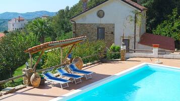 Piscina stagionale all'aperto