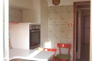 Apartamento, 1 quarto | Cozinha privada | Geladeira grande, fogão, cooktop, talheres/pratos/utensílios de cozinha