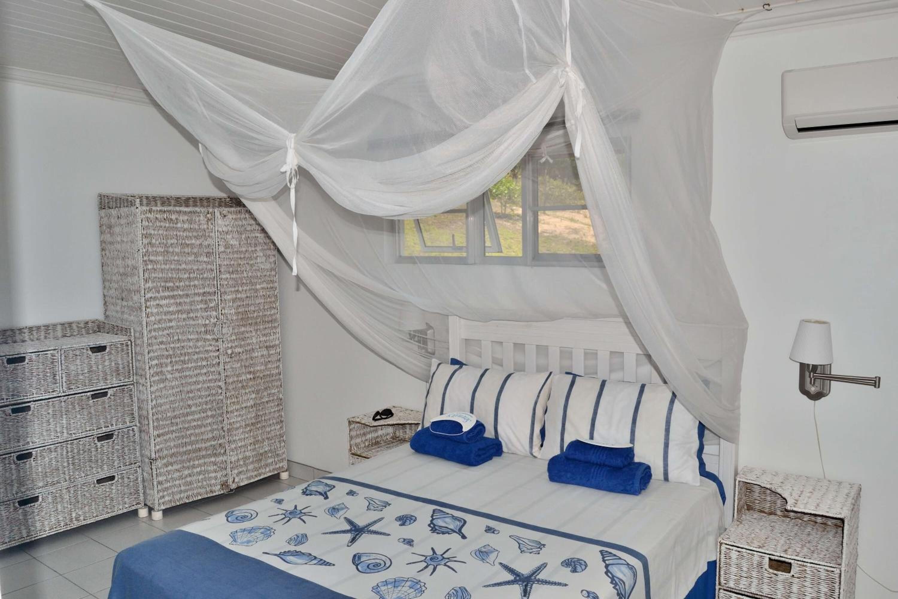 1 bedroom, desk, free wired internet, bed sheets