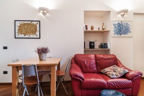Studio Suite, Non Smoking | Living area