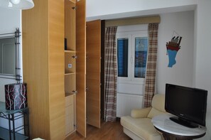 Villa, 5 slaapkamers, gedeeltelijk uitzicht op zee | Een strijkplank/strijkijzer, beddengoed