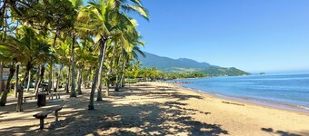 特比巴斯角落酒店