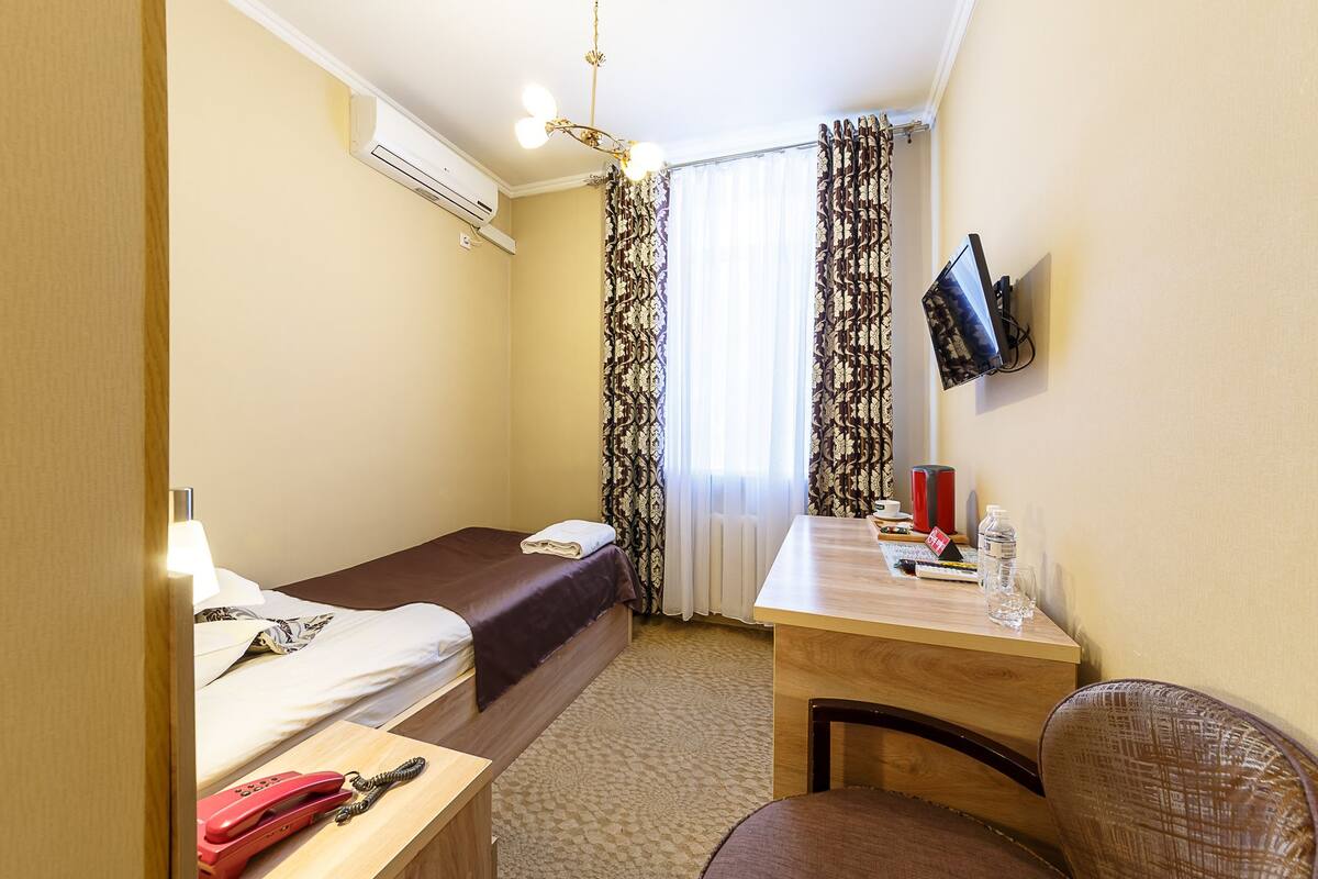 Standaard eenpersoonskamer, 1 eenpersoonsbed, niet-roken | 1 slaapkamer, luxe beddengoed, een bureau