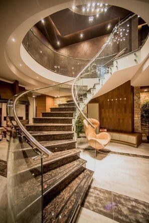 Departamento de lujo, 2 habitaciones | Ropa de cama de alta calidad y minibar 