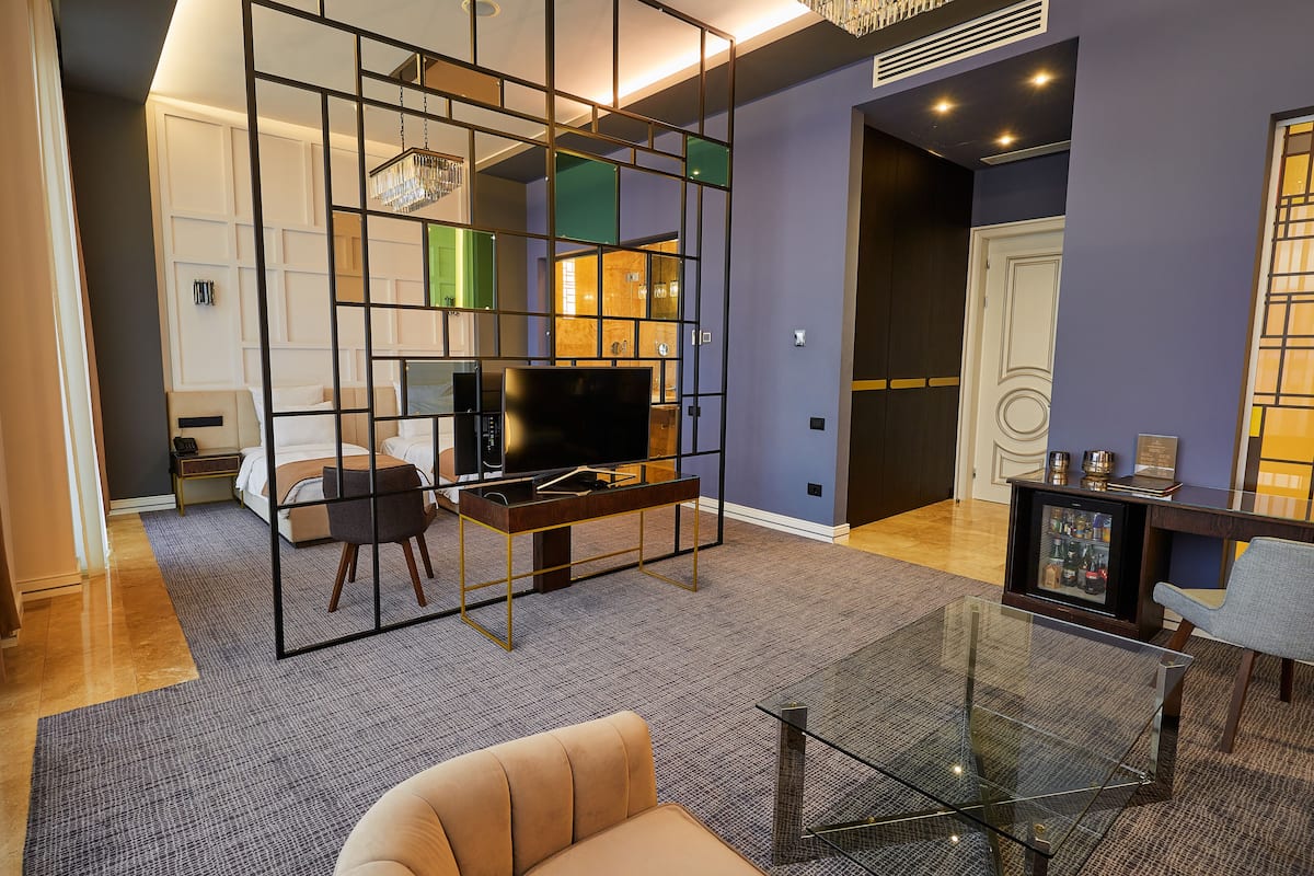 deluxe double or twin room | 1 bedroom, premium bedding, minibar, in-room safe