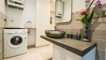 Appartement, 2 chambres | Salle de bain