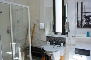 Bathroom - Ô Chai d'Œuvres - Luxury B&B (Campagnan)