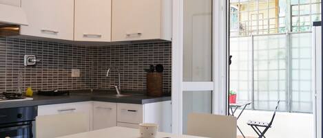 Apartment, 1 Bedroom, Non Smoking | Private kitchen