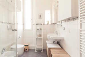 Apartment, 2 Bedrooms | Bathroom | Shower, rainfall showerhead, bidet, towels - Skyline Central Apartment (Bologna)