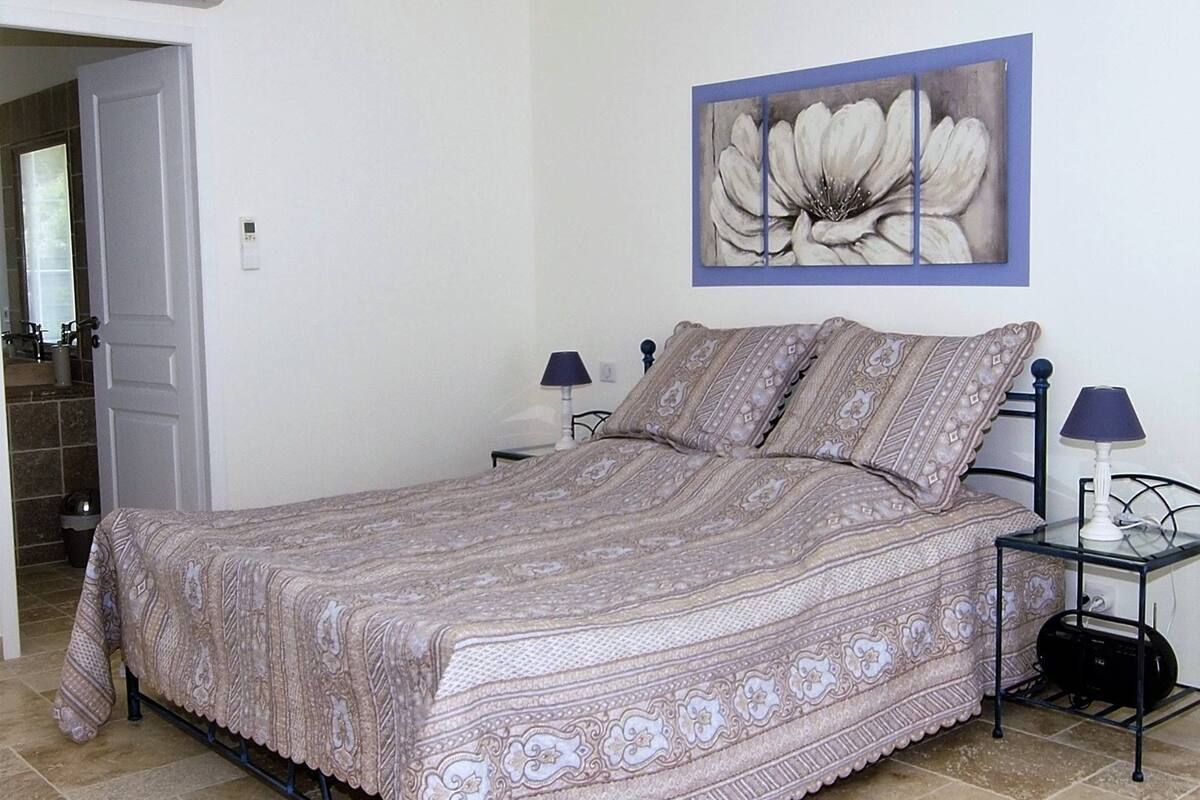 Double Room (Lavande) | Egyptian cotton sheets, premium bedding, Select Comfort beds, minibar