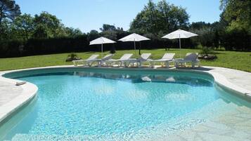 Kolam renang outdoor