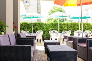 Outdoor dining - Hotel Giglio (Rimini)