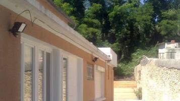 Double Room Single Use | Desk, blackout drapes, soundproofing, free WiFi